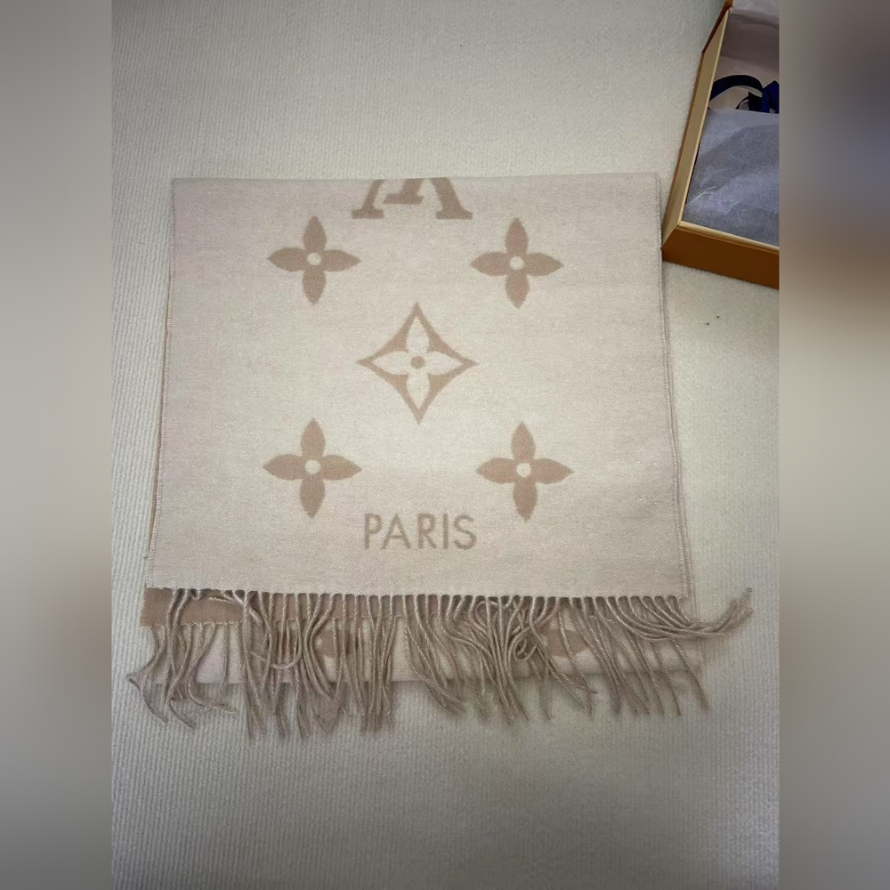 Louis Vuitton Reykjavik Scarf
